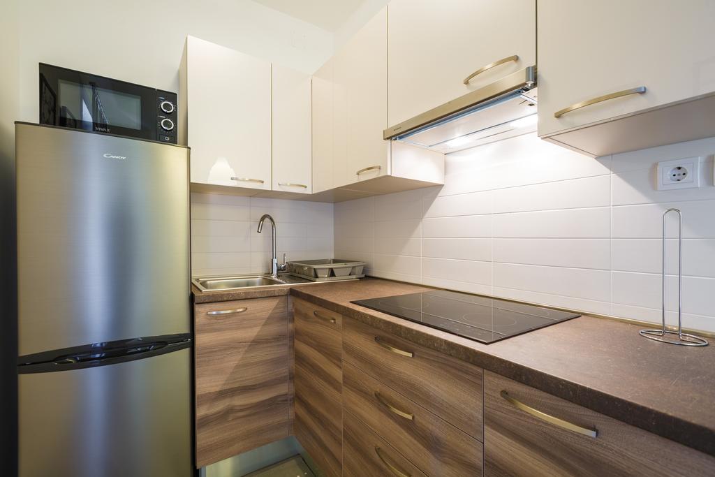 Ivni Apartmani Novigrad Istria Oda fotoğraf
