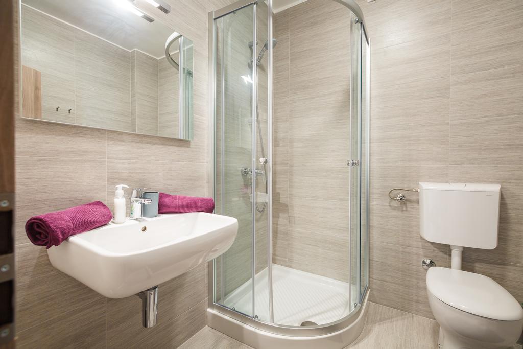 Ivni Apartmani Novigrad Istria Oda fotoğraf