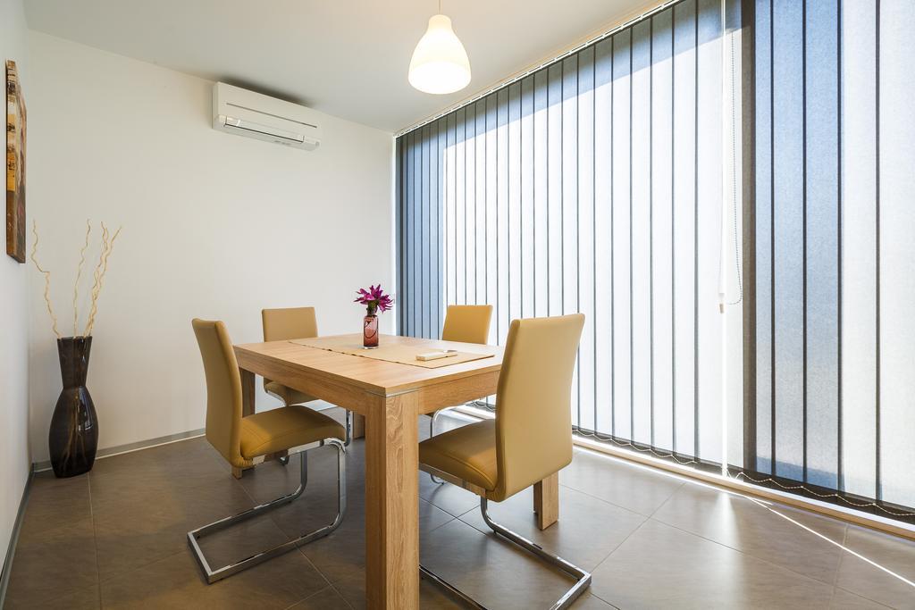 Ivni Apartmani Novigrad Istria Oda fotoğraf